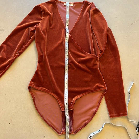 Madewell cross front long sleeve bodysuit, crushed velvet - Picture 4 of 7